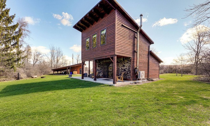 Hamilton House | Canoe, Grill & Relax: Bo's Hideaway on Leland Pond