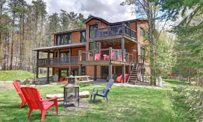 Cantley House | Cantley Lofts| 5 Lofts | Sleeps 20 | Lake |Hot Tub