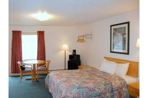 Canton Hotel | Canton Inn By OYO