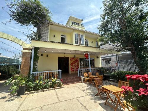 Da Lat Hotel | Capital O 1231 Hoang Yen Hotel & Coffee