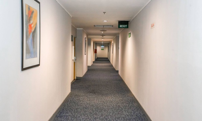 Mangga Besar Hotel | Capital O 93347 Glodok Inn By NAM Near Glodok Plaza