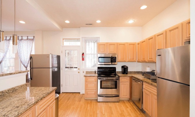 Washington Apartment | CAPITOL HILL CHARMER: Monument to History & Politics