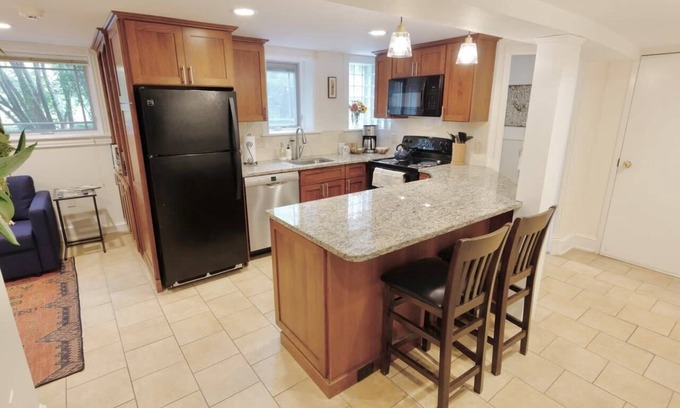 H Street Corridor Apartment | Capitol Hill Delight With Patio