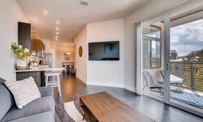 West End Condo | Capitol View Condos | Downtown Austin - Lone Star