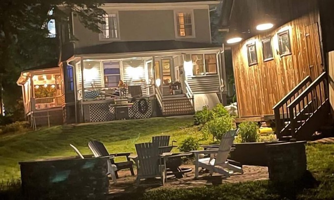 Black Rock Historic District House | Captain House in Black Rock-Academic Rental