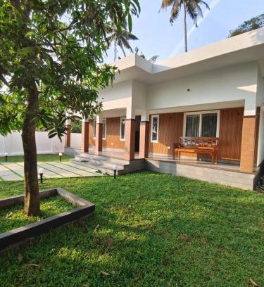 Kuzhuppilly Bed & Breakfast | Captain's Castle