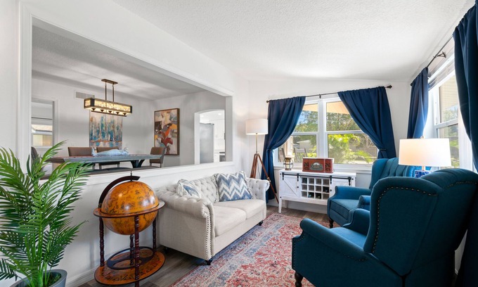 Rock Ridge House | Captain's Chest - 5 min to beach - 2bed 2bath Whole house