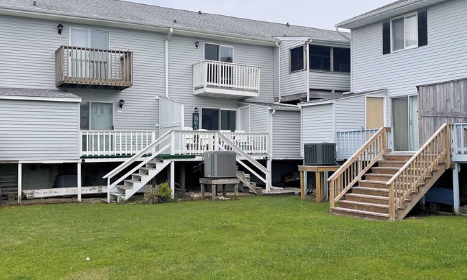Deep Hole House | Captain's Quarters -Water Front- Water Access-Close to the Beach-NO LINENS