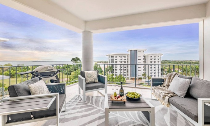 Cullen Bay Apartment | Captains Lookout Penthouse Living at Cullen Bay