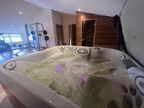 Motherwell Apartment | Captivating 2 Bed Apartment in Newhouse