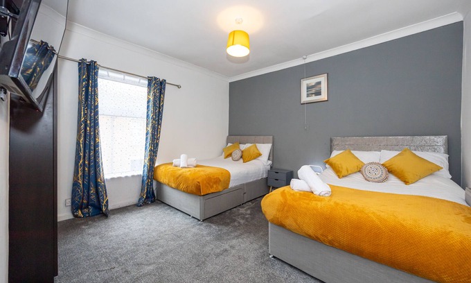 Blackburn House | Captivating 2-Bed House in Blackburn