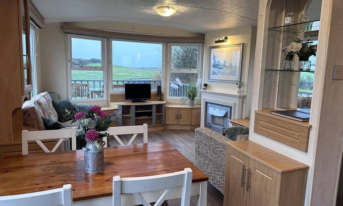 Holyhead House | Captivating 2-Bed static caravan in Holyhead