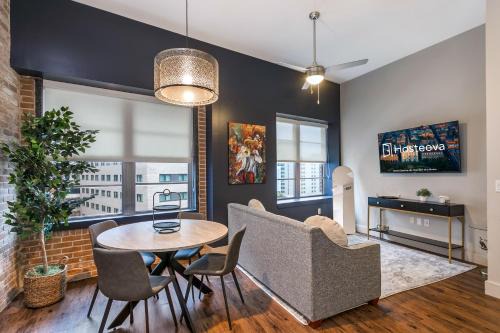 Central Business District Apartment | Captivating Condo near City Hot Spots