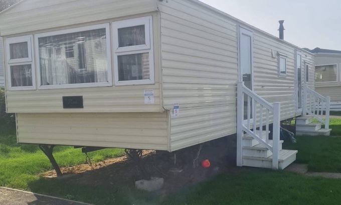 Borth Cabin | Caravan - Sleeps 6 & Pet Friendly