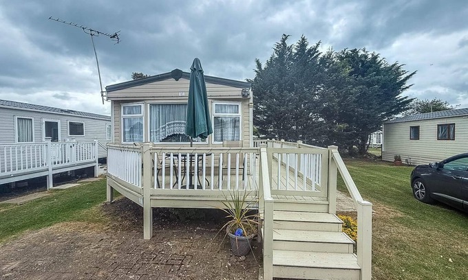 Beckingham House | Caravan with decking & free WiFi at Steeple Bay ref 36051D