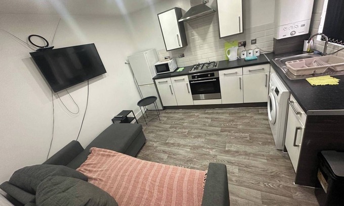 Riverside Apartment | Cardiff Cathedral Apartment