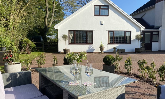 Cardiff Cottage | Cardiff/Vale of Glam. Beautifully appointed modern property in cottage style