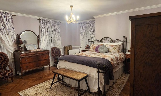 Montgomery House | Cardinal Farm-The Wren Room