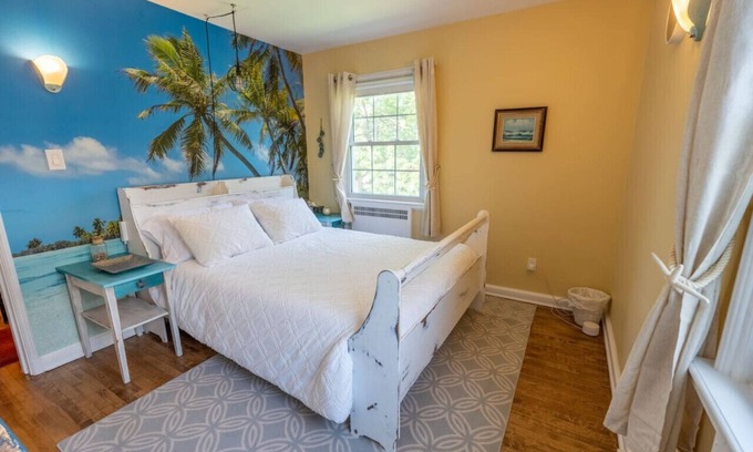Cornwall Bed & Breakfast | Cardinal Inn ~ Beach Room
