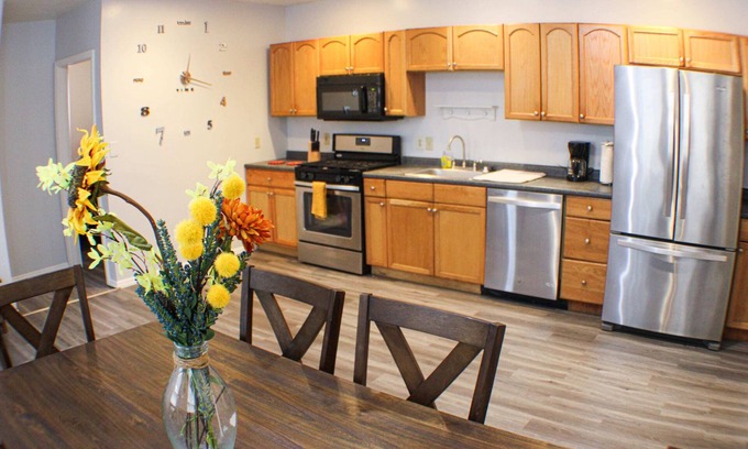 South Side Flats Apartment | Carey Way Quarters – Modern 2BR Near Carson Street