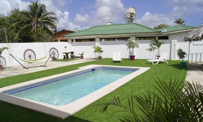 Seru Mahuma Bed & Breakfast | Caribbean vacation on Curacao like with friends