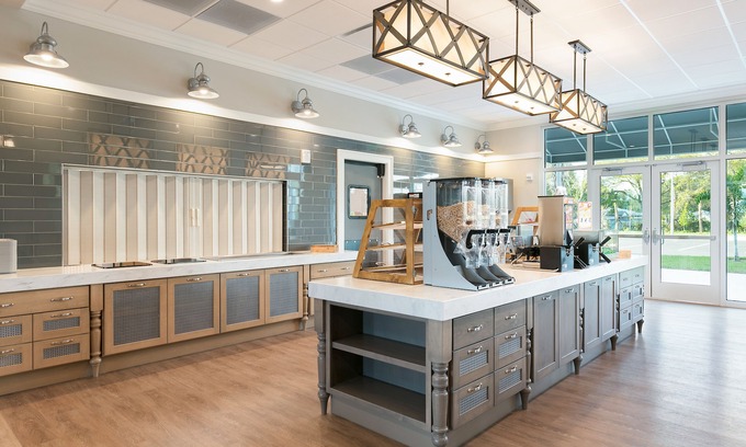 Pinecraft Hotel | Carlisle Inn
