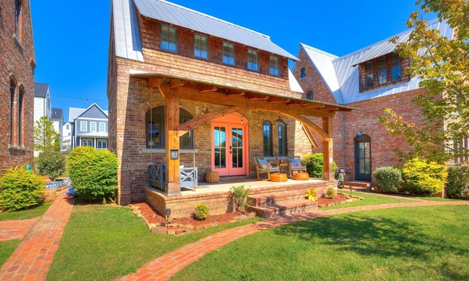 Eufaula Cottage | Carlton Landing-The Coral Cottage