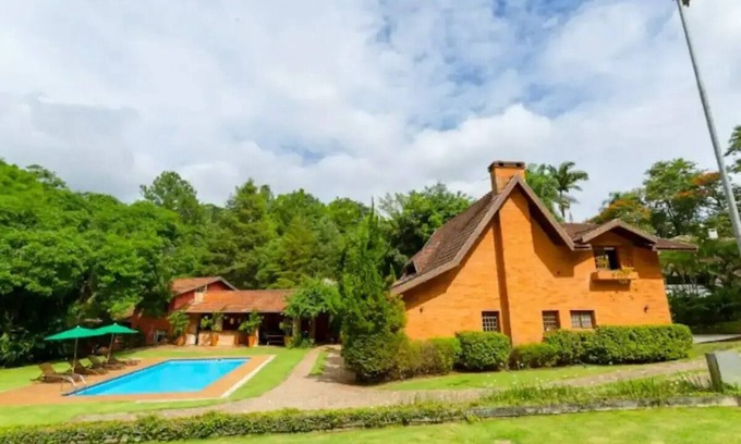 Carapicuiba House | Carnaval no Campo Piscina Granja Viana 14 Pessoas