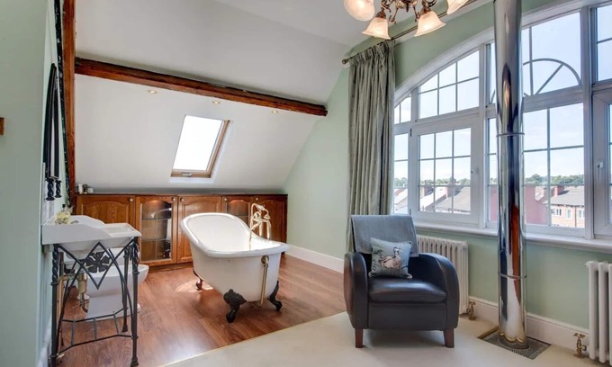 Mexborough Apartment | Carnegie Library Shakespeare Apartment 3 bed