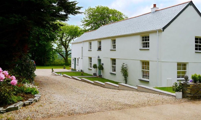 Saint Gennys Bed & Breakfast | Caroe Farm House