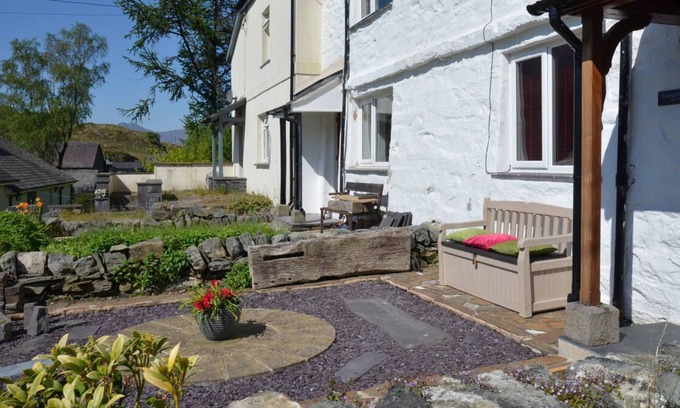 Capel-Curig House | Carreg Cottage in Betws-y-Coed