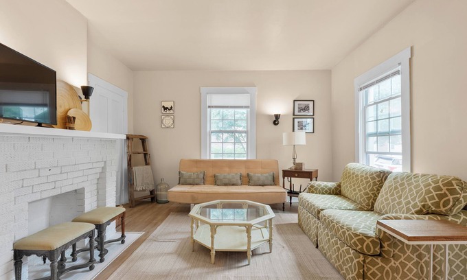 Delaware Condo | Carriage Cottage- in the Heart of Everything Delaware