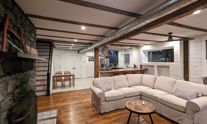 Goshen House | Carriage House Apartment Close to Legoland NY