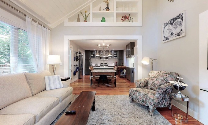 Marietta Cottage | Carriage House, Exec Monthly Rental, Garage, All Util/internet. Spoil Yourself!