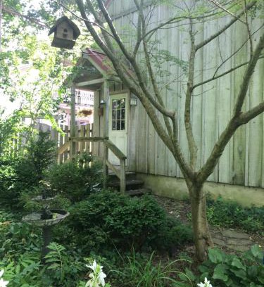 Chestertown Apartment | Carriage House Hideaway In Center of Chestertown