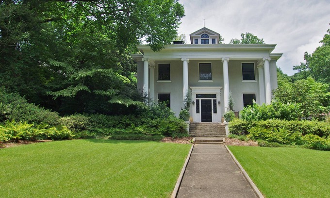 East Side Apartment | Carriage House in Historic Druid Hills Walking Distance to Emory University