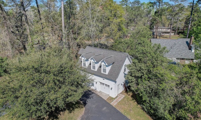Sumter Apartment | Carriage House near parks, walking paths, and historic downtown Sumter!