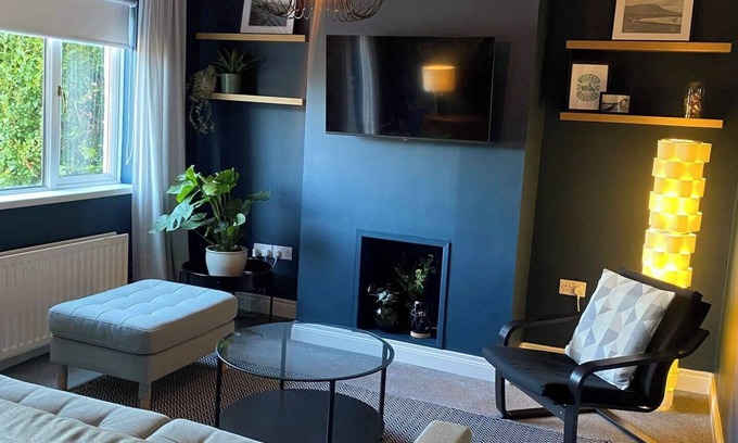Carrickfergus House | Carrick Retreat - Free off street parking