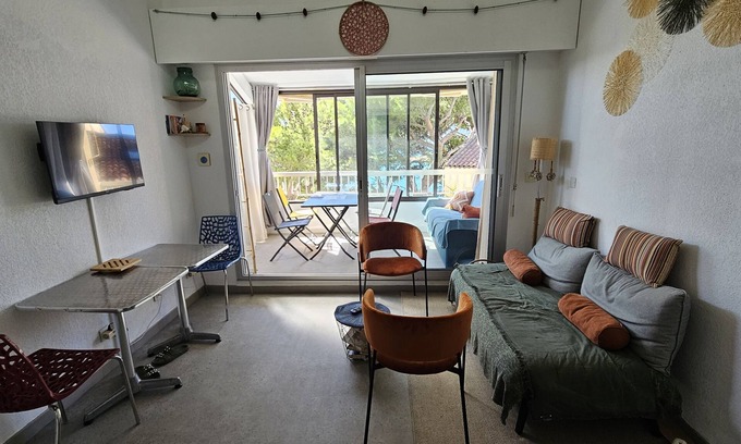 Martigues Apartment | Carro duplex with feet in the water and head in the pines