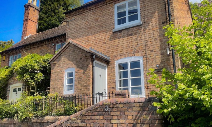 Ironbridge Cottage | Carrow Cottage - Victorian One Bedroom Cottage