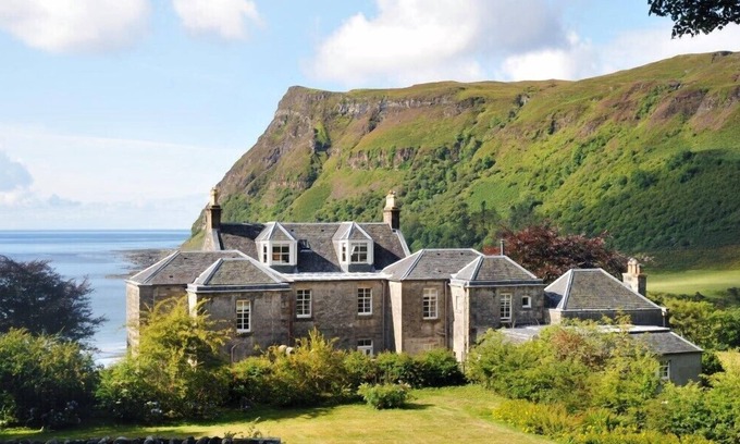 Calgary Cottage | CARSAIG HOUSE, pet friendly, with open fire in Bunessan, Isle Of Mull
