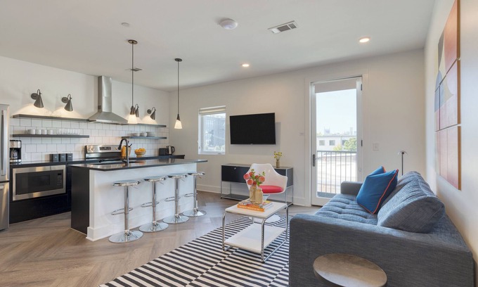 Historic Edgefield Apartment | Carter #302 by AvantStay | 1BR + Rooftop Access