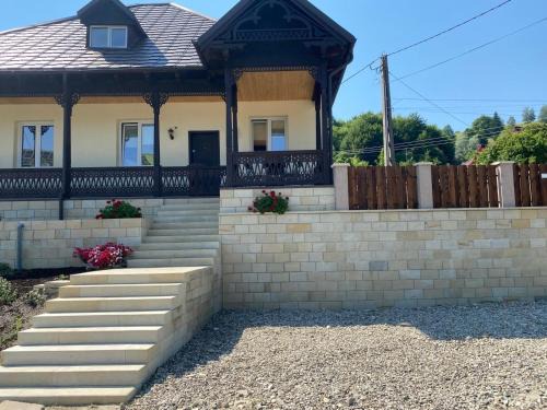 Slanic-Moldova House | Casă chic La Han la Slănic