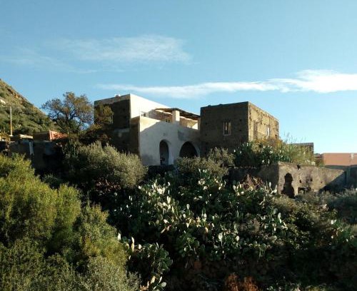 Alicudi Porto Bed & Breakfast | casa 3 archi