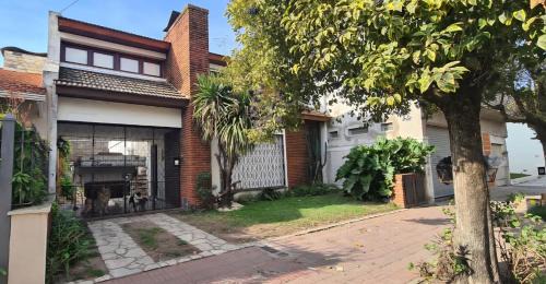 Canuelas Apartment | Casa 5 personas. Calle principal Cañuelas