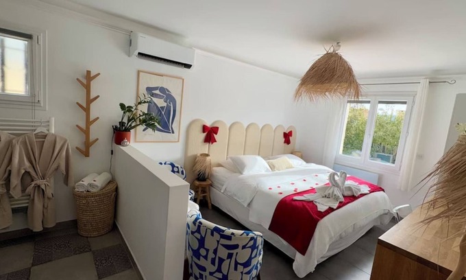 Montfort-sur-Argens Apartment | Casa Amor & SPA - Suite Romantique Loveroom Jacuzzi Privatif et Petits Déjeuners