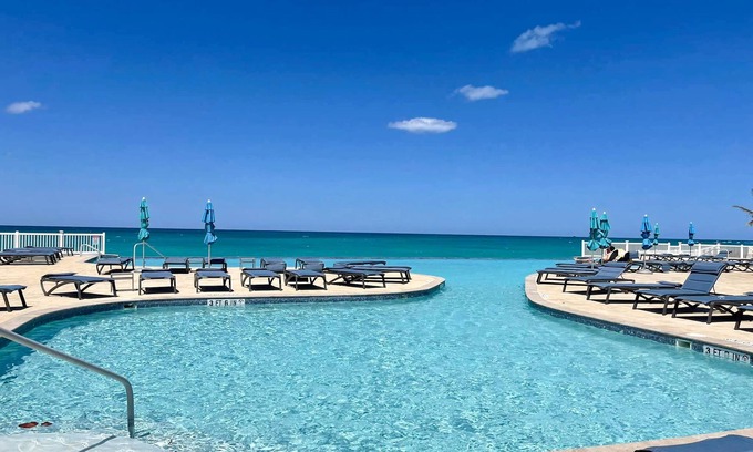 Alice Town Condo | Casa Azul welcomes you to a stunning ocean view condo steps away from the beach