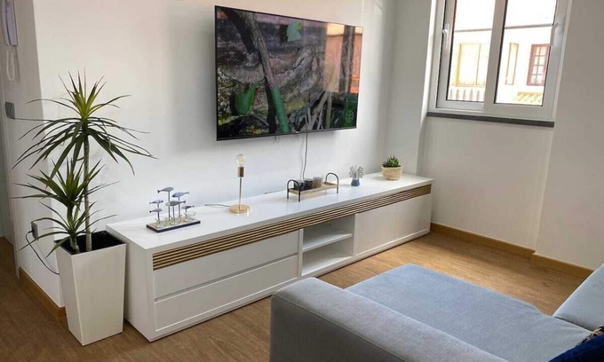 Canical Apartment | Casa Baleia Branca (White Whale House)