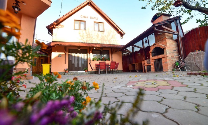 Lazaret House | Casa Banu locatie centrala in zona linistita ideala pentru grup de max 8 adulti.