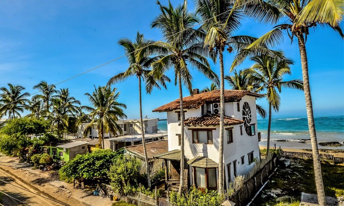 Puerto Villamil House | Casa Baronesa Waterfront Villa
